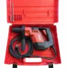 Gebrauchter Hilti TE 5 SDS-Plus Bohrhammer im roten Transportkoffer mit Zubehör, Draufsicht auf weißem Hintergrund.